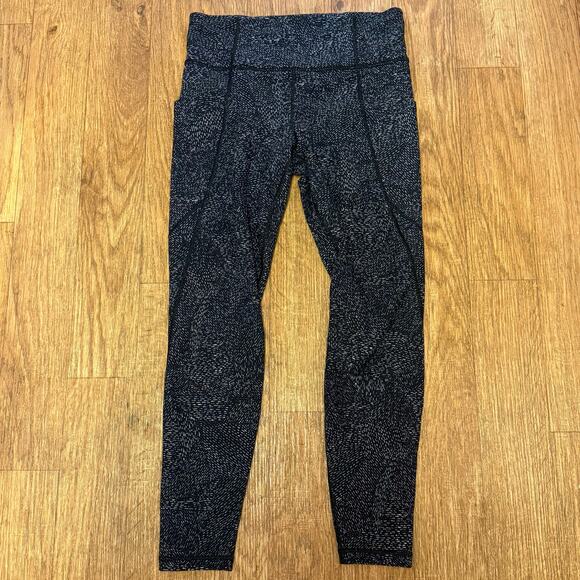 Athleta Salutation Stash Pocket Rainwater Tight Black and White Size Medium - Picture 5 of 13